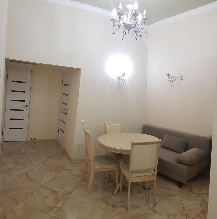 Vip Apartment na Derebasovskoi Odessa Exterior foto