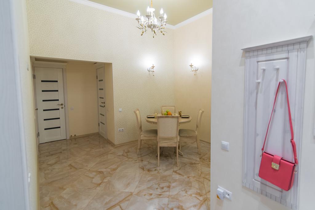 Vip Apartment na Derebasovskoi Odessa Exterior foto