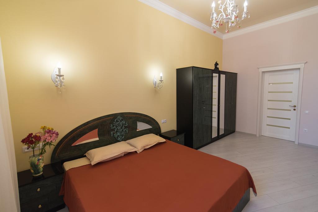 Vip Apartment na Derebasovskoi Odessa Exterior foto