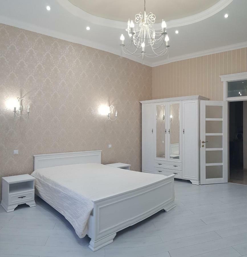 Vip Apartment na Derebasovskoi Odessa Exterior foto